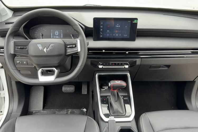 Used Wuling Alvez 2022 1.5L CVT Comfort Edition Center Console