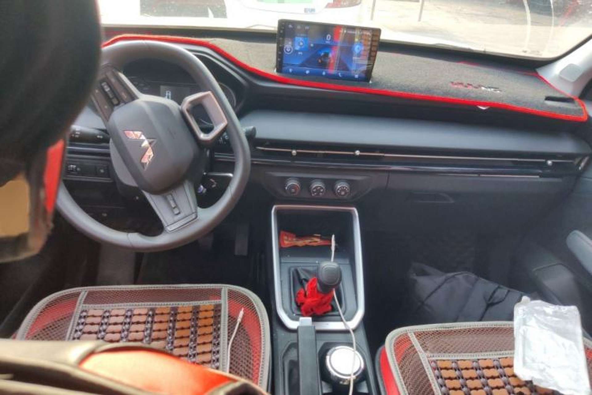 Used Wuling Alvez 2022 1.5L Manual Free-Style Model Center Console