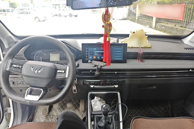 Used Wuling Alvez 2022 1.5L Manual Comfort Version Center Console
