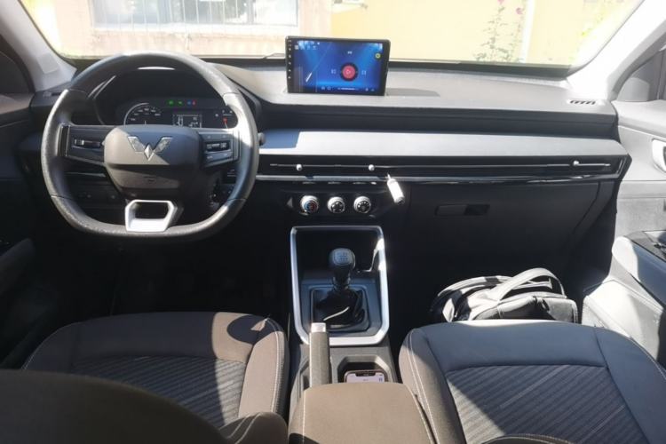 Used Wuling Alvez 2022 1.5L Manual Free-Style Model Center Console