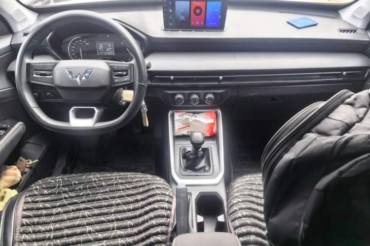 Used Wuling Alvez 2022 1.5L Manual Free-Style Model Center Console