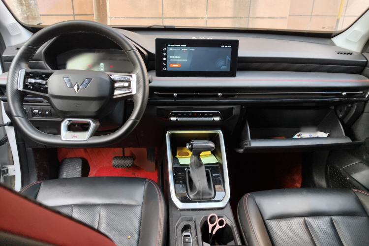 Used Wuling Alvez 2022 1.5T CVT Trendy & Cool Edition Center Console