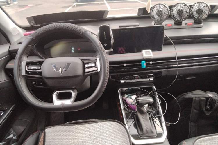 Used Wuling Alvez 2022 1.5T CVT Trendy & Cool Edition Center Console