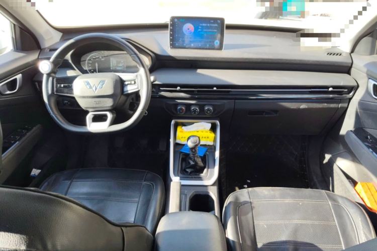 Used Wuling Alvez 2022 1.5L Manual Free-Style Model Center Console