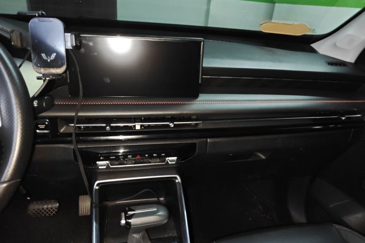 Used Wuling Alvez 2022 1.5T CVT Trendy & Cool Edition Center Console