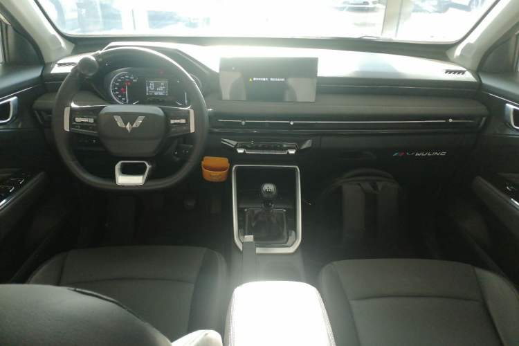 Used Wuling Alvez 2022 1.5L Manual Comfort Version Center Console
