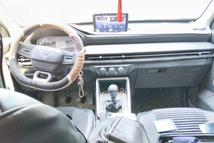Used Wuling Alvez 2022 1.5L Manual Free-Style Model Center Console