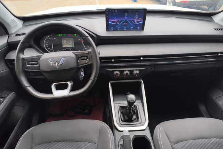 Used Wuling Alvez 2022 1.5L Manual Free-Style Model Center Console