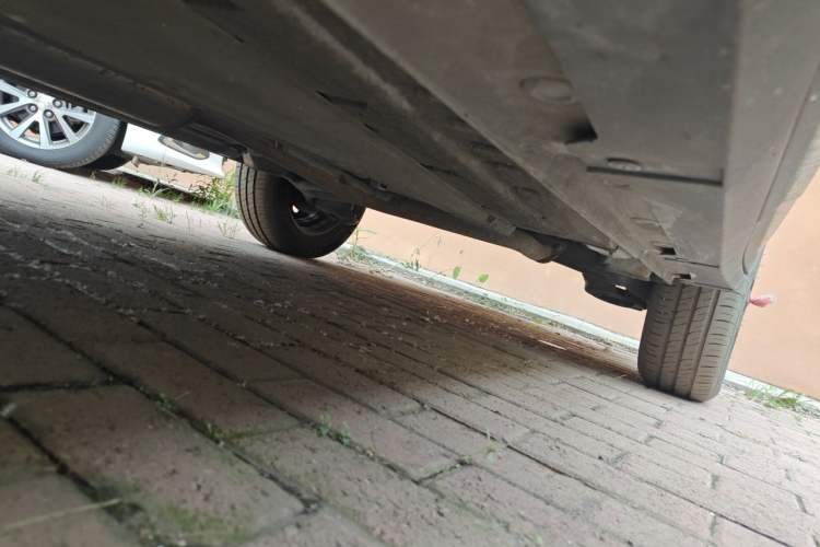 Used Wuling Alvez 2022 1.5L Manual Free-Style Model Chassis Front Left