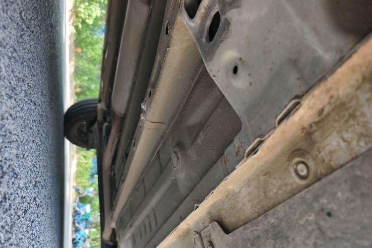 Used Wuling Alvez 2022 1.5L Manual Free-Style Model Chassis Front Left