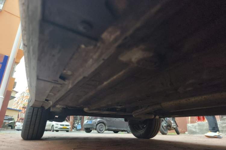 Used Wuling Alvez 2022 1.5L Manual Free-Style Model Chassis Front Right