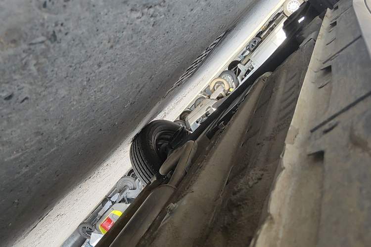 Used Wuling Alvez 2022 1.5L Manual Free-Style Model Chassis Front Right