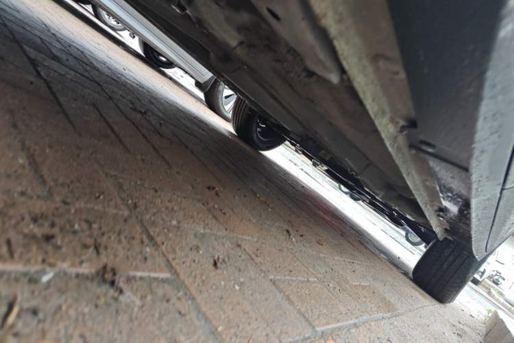Used Wuling Alvez 2022 1.5L Manual Free-Style Model Chassis Rear Right