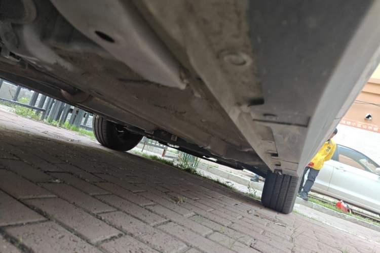 Used Wuling Alvez 2022 1.5L Manual Free-Style Model Chassis Rear Right