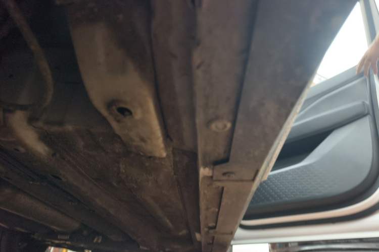 Used Wuling Alvez 2022 1.5L Manual Free-Style Model Chassis Rear Right