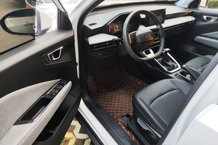 Used Wuling Alvez 2022 1.5L CVT Comfort Edition Driver Seat
