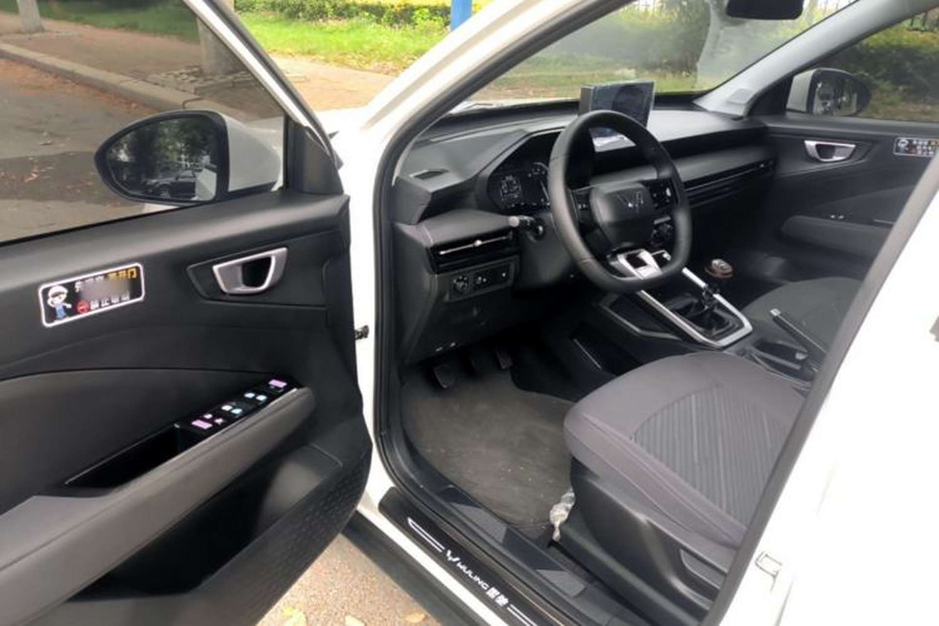 Used Wuling Alvez 2022 1.5L Manual Free-Style Model Driver Seat