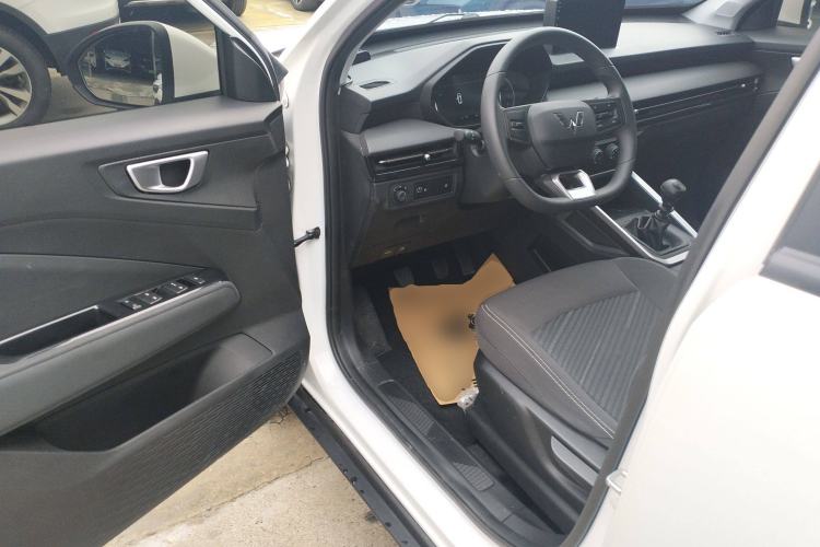 Used Wuling Alvez 2022 1.5L Manual Free-Style Model Driver Seat