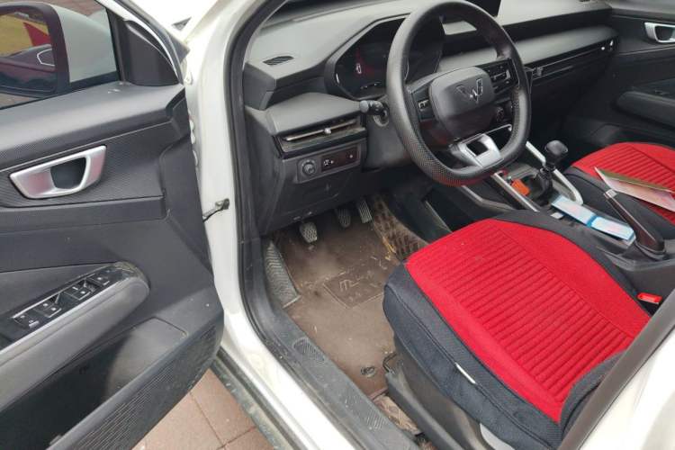 Used Wuling Alvez 2022 1.5L Manual Free-Style Model Driver Seat
