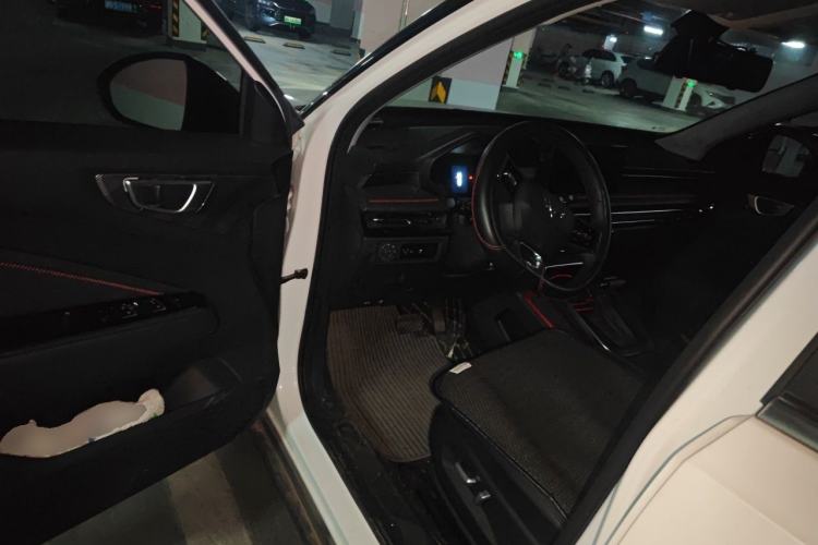 Used Wuling Alvez 2022 1.5T CVT Trendy & Cool Edition Driver Seat