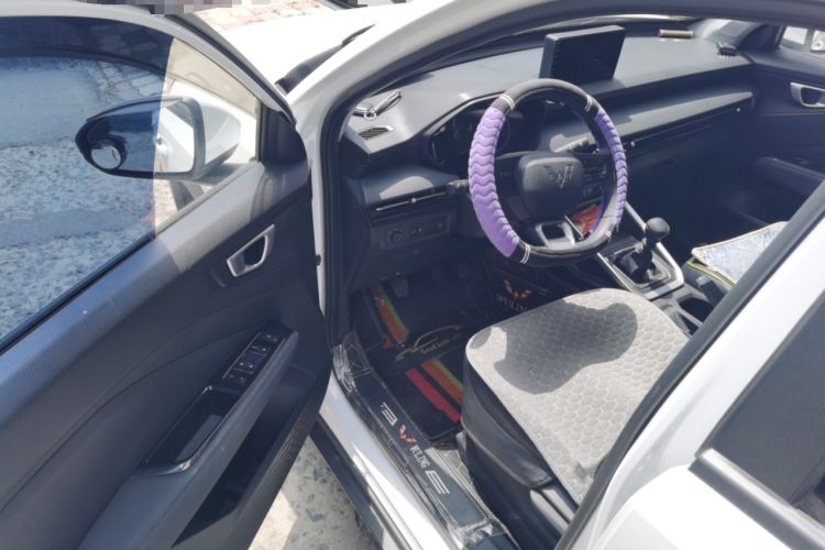 Used Wuling Alvez 2022 1.5L Manual Free-Style Model Driver Seat