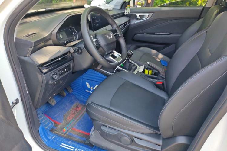 Used Wuling Alvez 2022 1.5L Manual Comfort Version Driver Seat