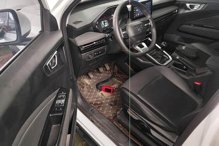 Used Wuling Alvez 2022 1.5L Manual Comfort Version Driver Seat
