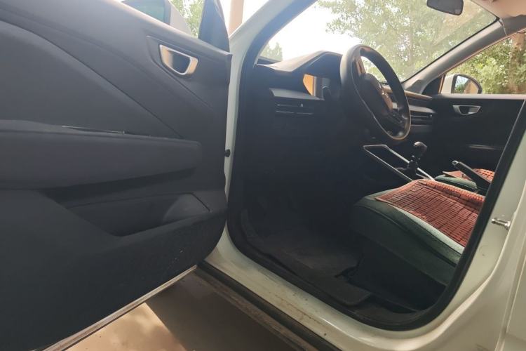 Used Wuling Alvez 2022 1.5L Manual Free-Style Model Driver Seat