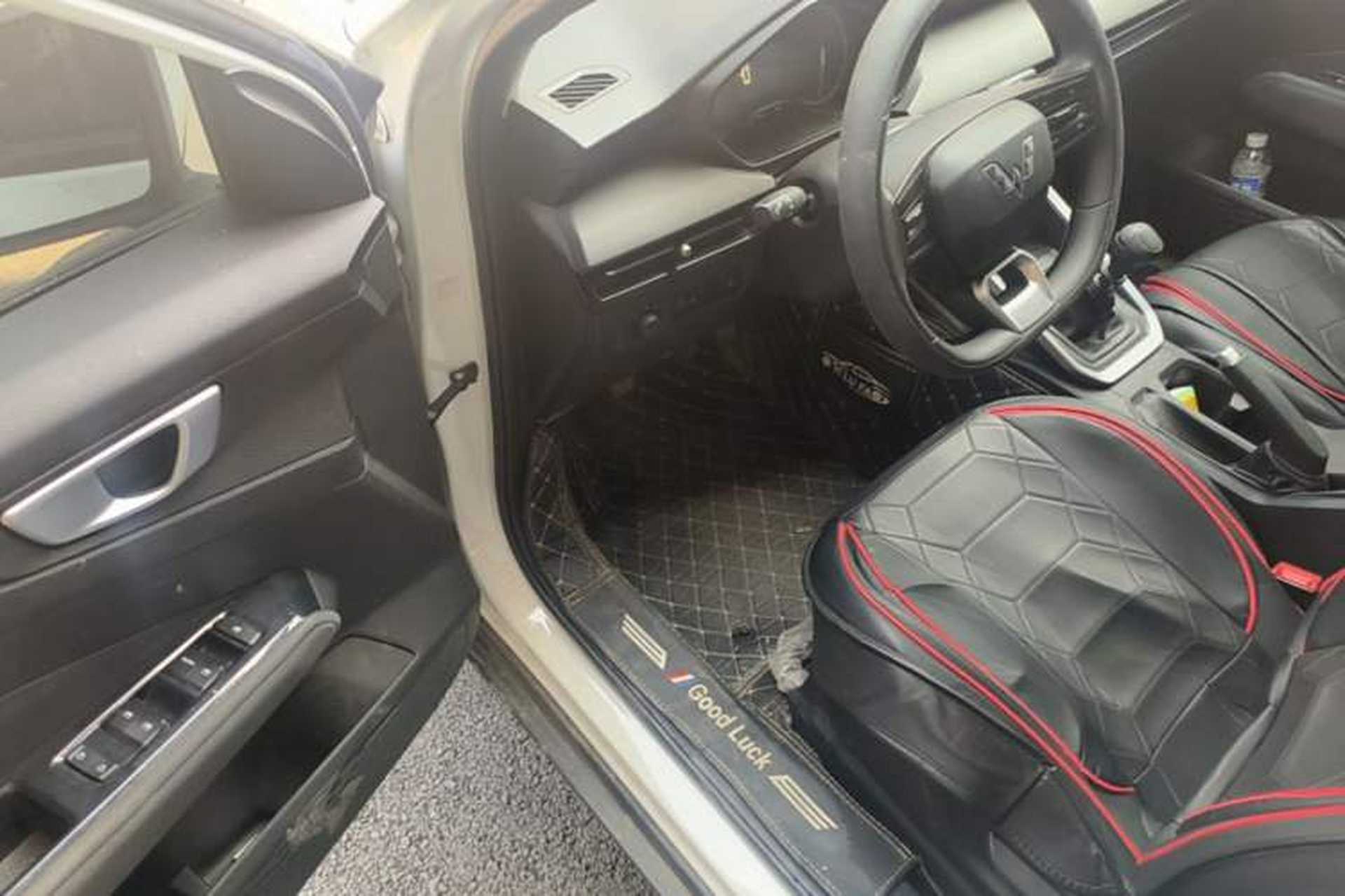 Used Wuling Alvez 2022 1.5L Manual Free-Style Model Driver Seat