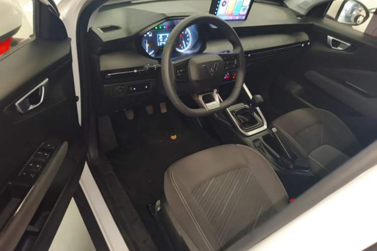 Used Wuling Alvez 2022 1.5L Manual Free-Style Model Driver Seat