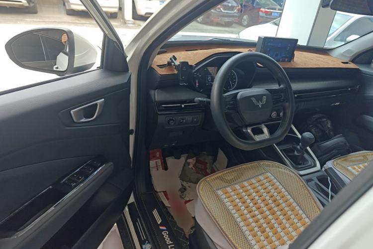 Used Wuling Alvez 2022 1.5L Manual Free-Style Model Driver Seat