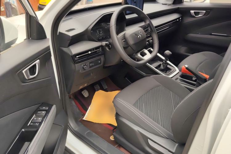 Used Wuling Alvez 2022 1.5L Manual Free-Style Model Driver Seat