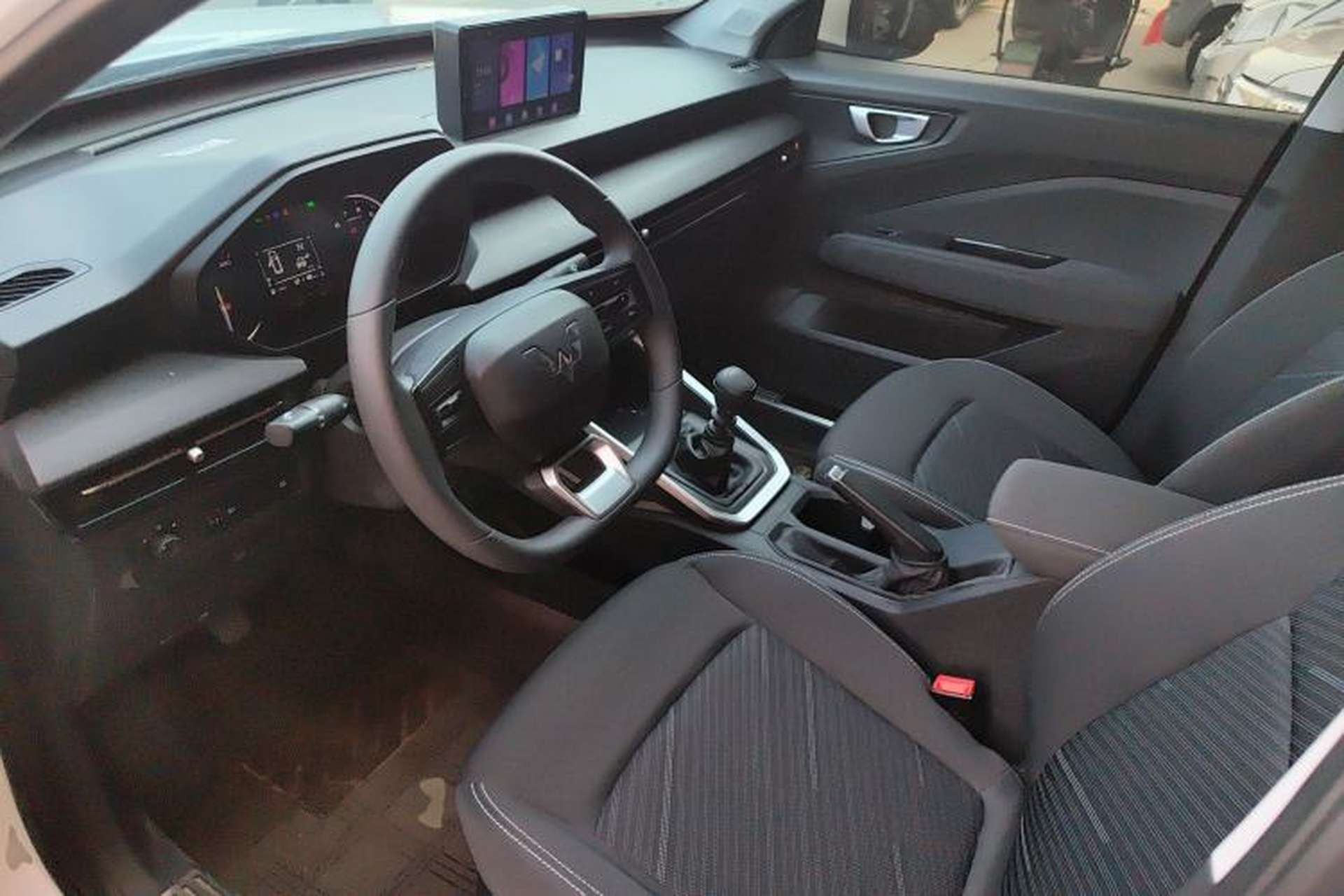 Used Wuling Alvez 2022 1.5L Manual Free-Style Model Driver Seat