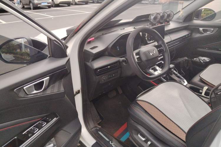 Used Wuling Alvez 2022 1.5T CVT Trendy & Cool Edition Driver Seat