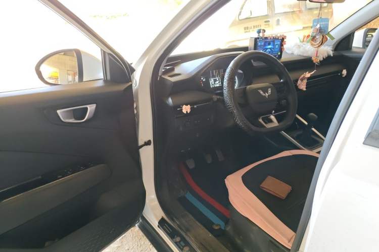 Used Wuling Alvez 2022 1.5L Manual Free-Style Model Driver Seat