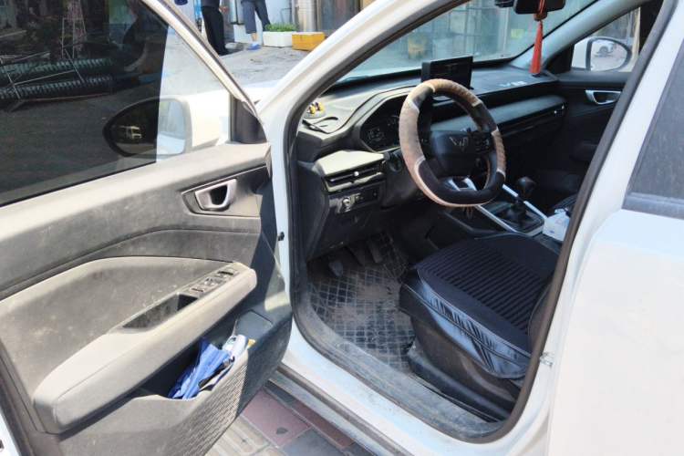 Used Wuling Alvez 2022 1.5L Manual Free-Style Model Driver Seat
