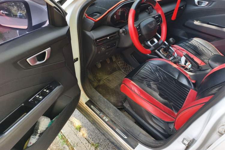 Used Wuling Alvez 2022 1.5L Manual Free-Style Model Driver Seat