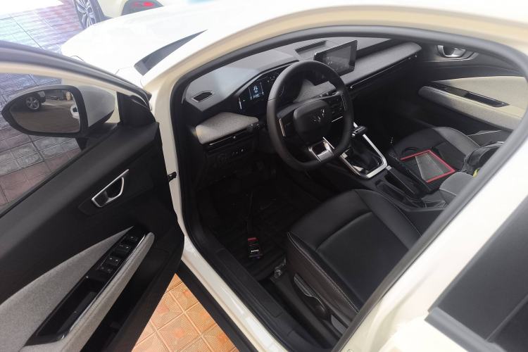 Used Wuling Alvez 2022 1.5L CVT Comfort Edition Driver Seat