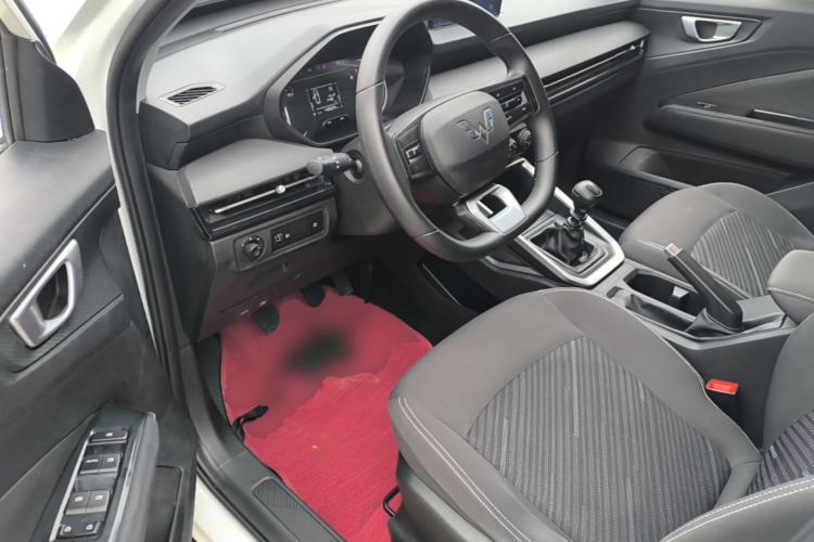 Used Wuling Alvez 2022 1.5L Manual Free-Style Model Driver Seat
