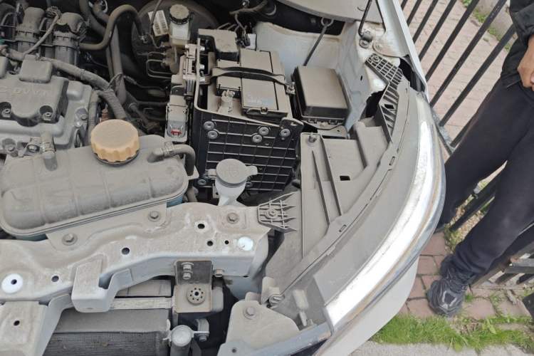 Used Wuling Alvez 2022 1.5L Manual Free-Style Model Engine Bay Left