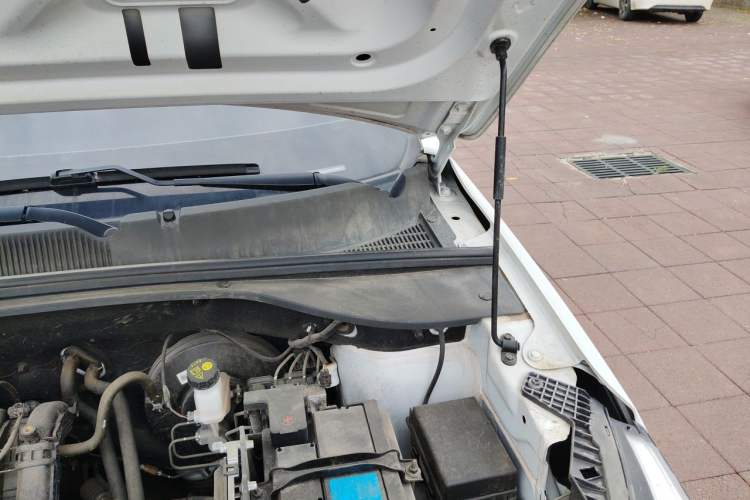 Used Wuling Alvez 2022 1.5L Manual Free-Style Model Engine Bay Left