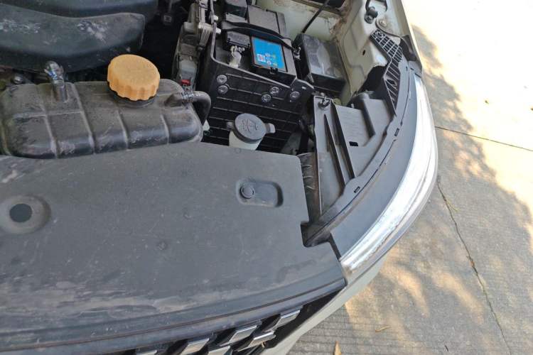 Used Wuling Alvez 2022 1.5L Manual Comfort Version Engine Bay Left