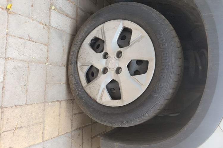 Used Wuling Alvez 2022 1.5L Manual Free-Style Model Exterior 1