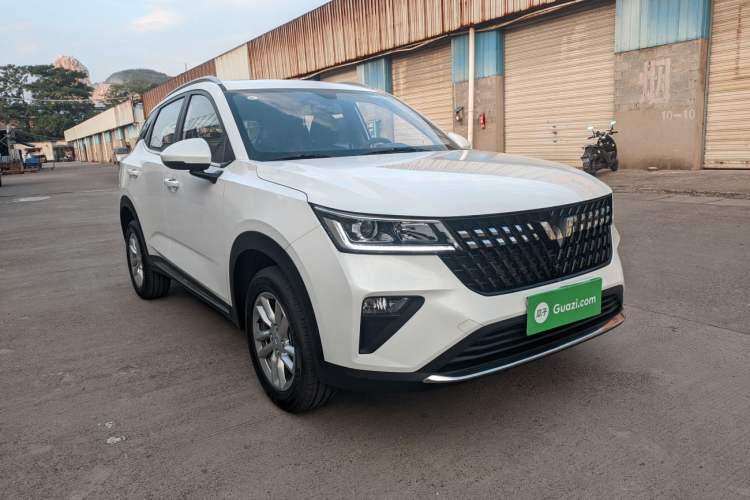 Used Wuling Alvez 2022 1.5L Manual Comfort Version Exterior 2
