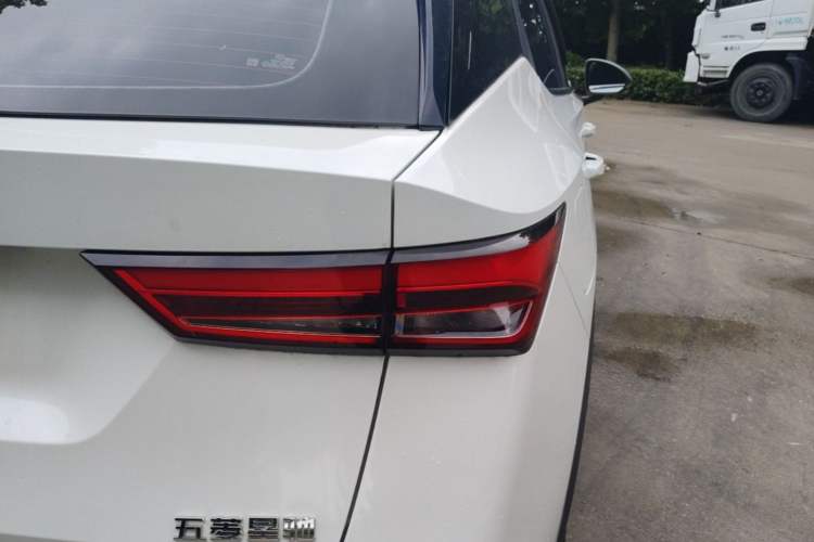 Used Wuling Alvez 2022 1.5L Manual Comfort Version Exterior 3