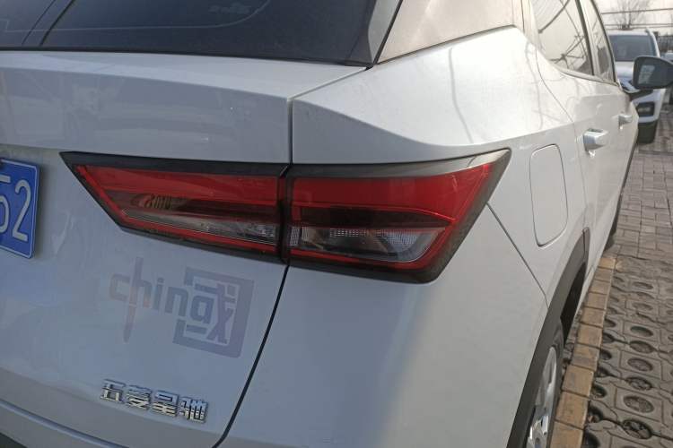Used Wuling Alvez 2022 1.5L Manual Free-Style Model Exterior 3