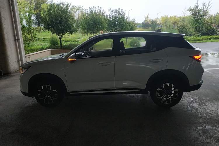 Used Wuling Alvez 2022 1.5L Manual Free-Style Model Exterior 3