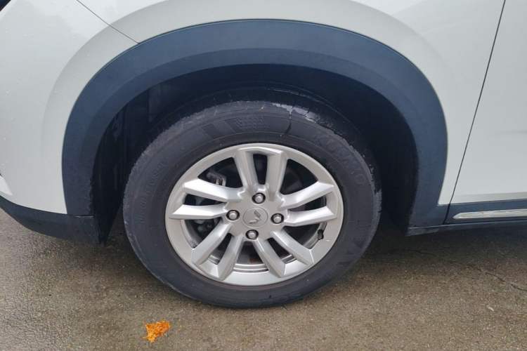 Used Wuling Alvez 2022 1.5L Manual Comfort Version Exterior 4
