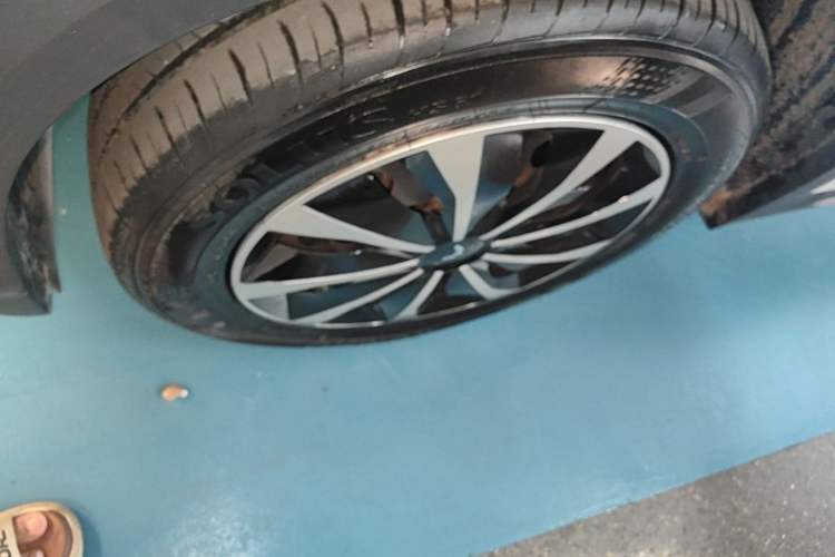 Used Wuling Alvez 2022 1.5L Manual Free-Style Model Exterior 4