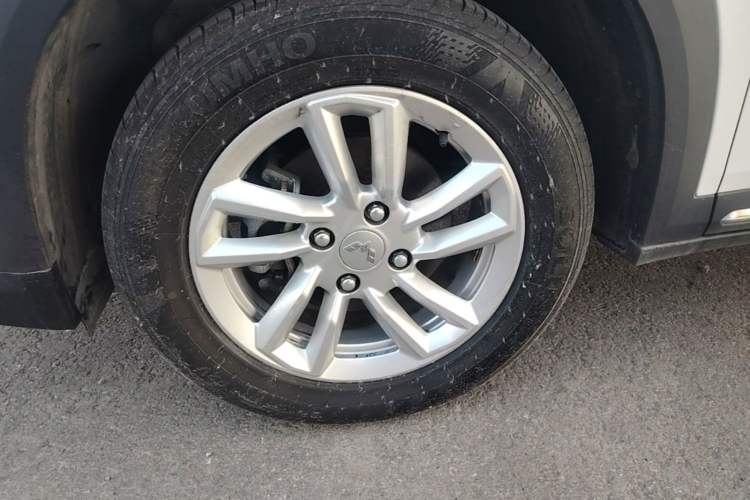 Used Wuling Alvez 2022 1.5L Manual Comfort Version Exterior 4